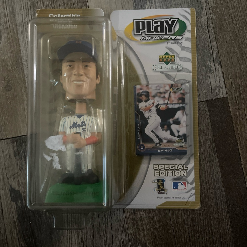 Play Makers Bobblehead with Baseball Card